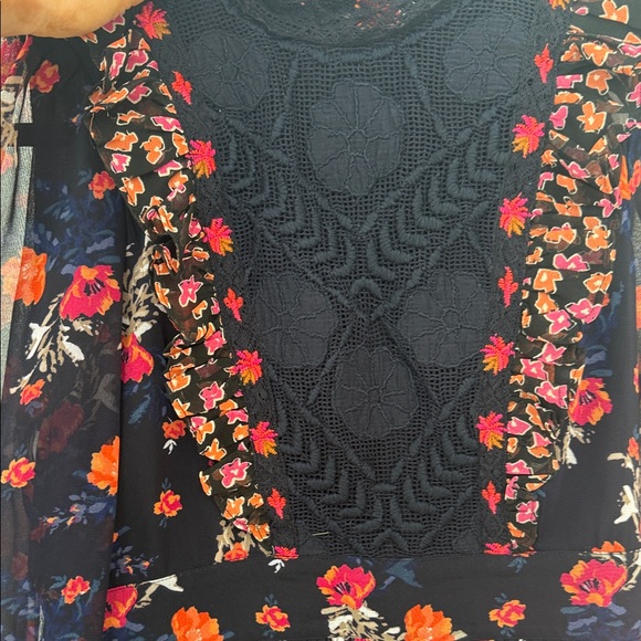 Chic Black Floral Long Sleeve Dress - Picture 4 of 8